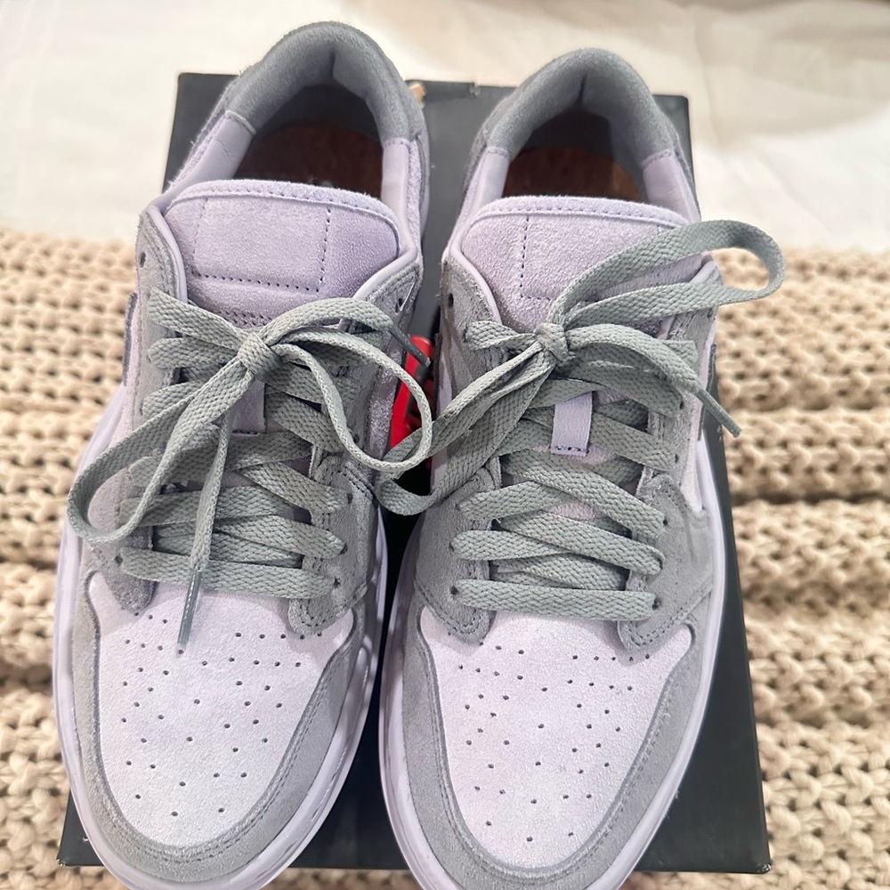 Nike Women's Shoes in Light Purple and Gray
